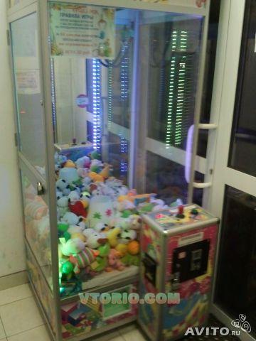 Автомат с игрушками щипцы